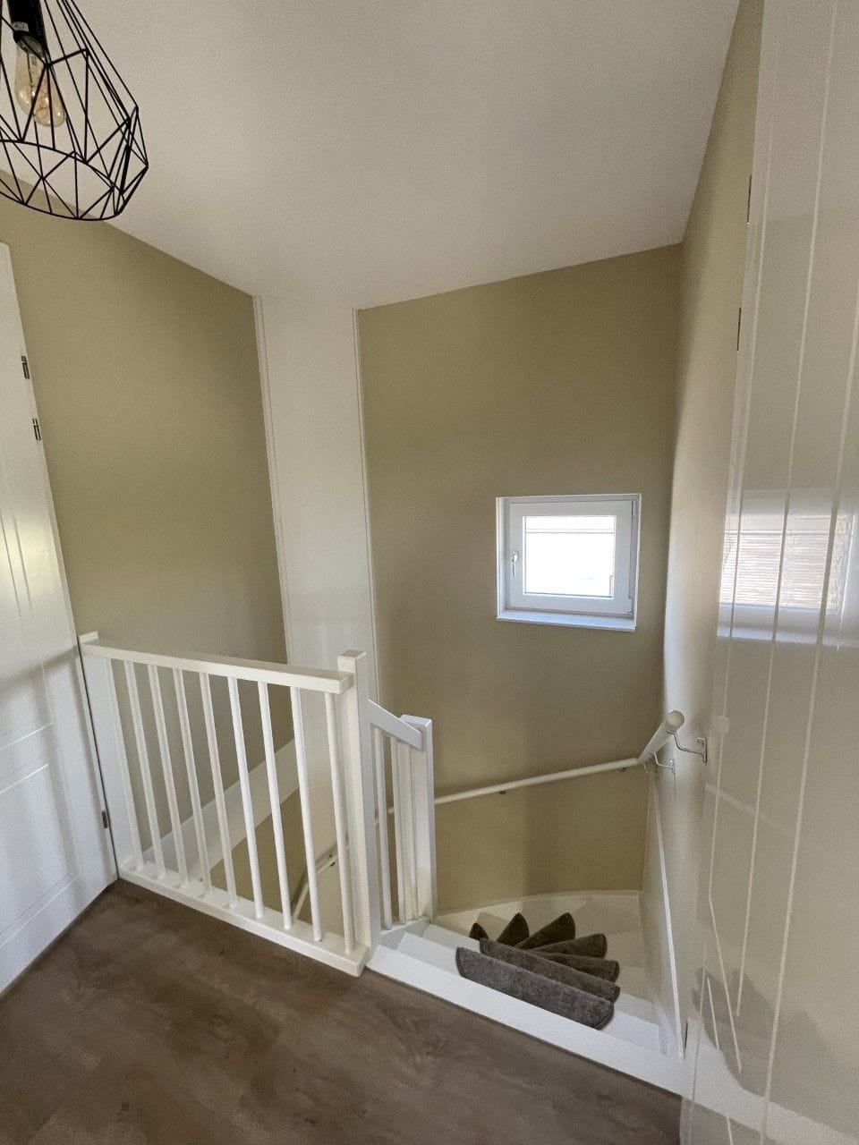 Vakmanschap van MT Schilderwerken — trappenhuis